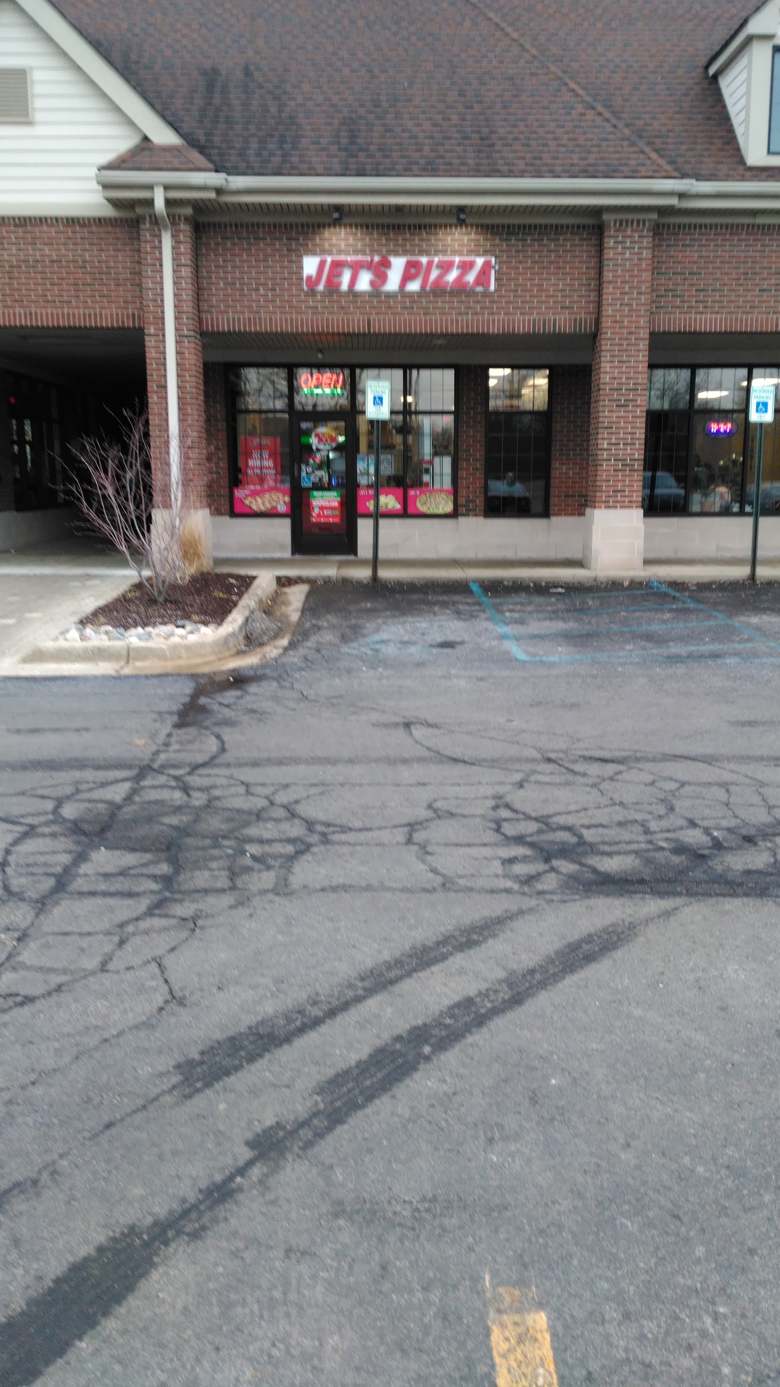 Jet's Pizza in Howell