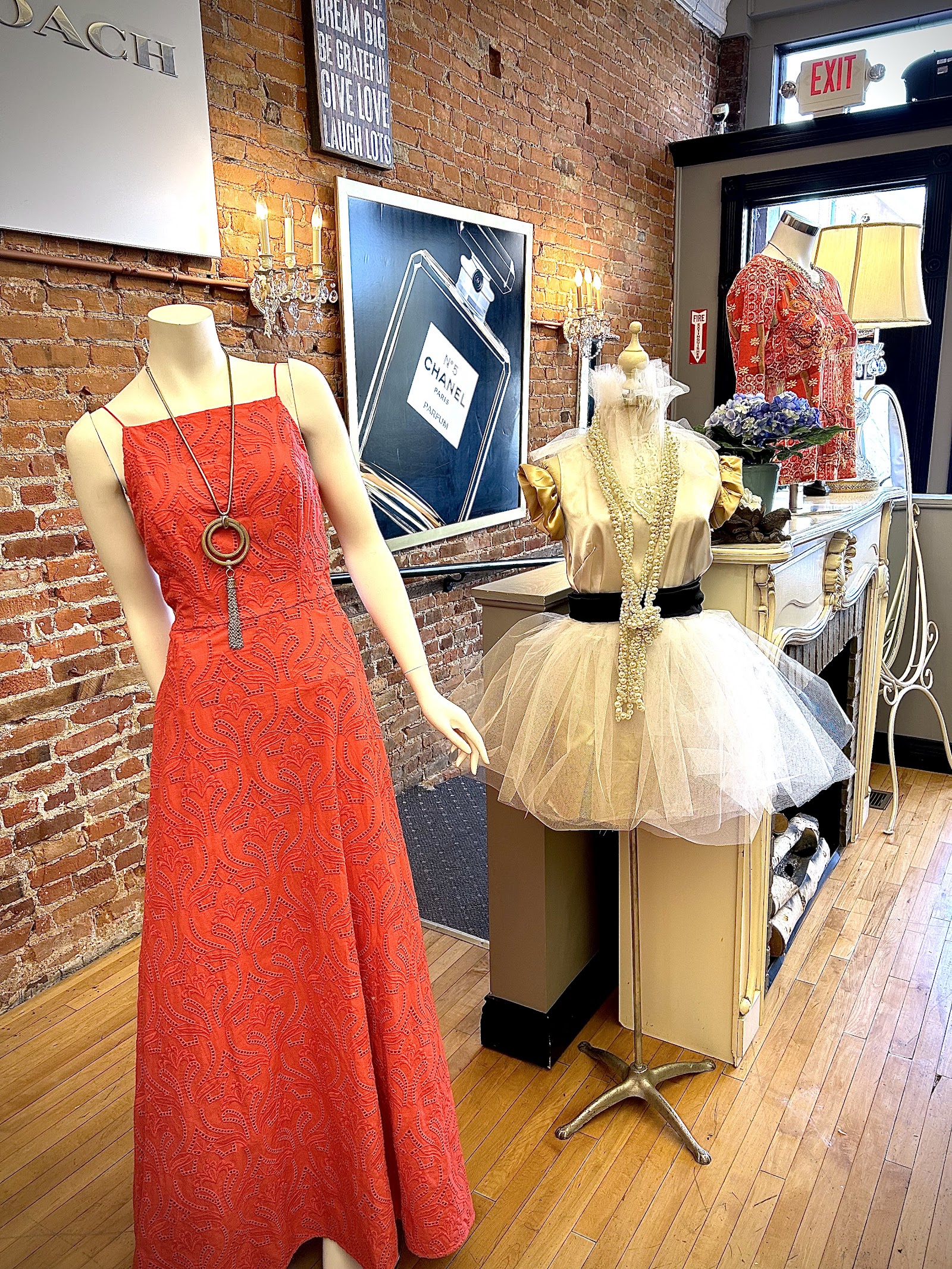 La Boutique Upscale Resale — photo